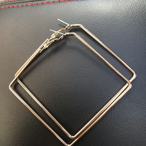 Geometric square hoop earrings - Picture 4 of 5